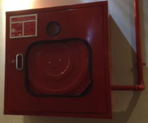 ¿Que es una Bie? Bie o Boca de Incendios Equipada. de color rojo que puede ser de 25 mm ó 45 mm de diámetro y totalmente extendidas suelen tener unos 20 m de largo