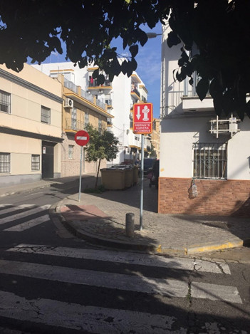 Señal de Hidrante Hidrantes en Sevilla que señalizando correctamente estos equipos con carteles homologados y visibles, indicando su ubicación exacta para uso exclusivo de bomberos